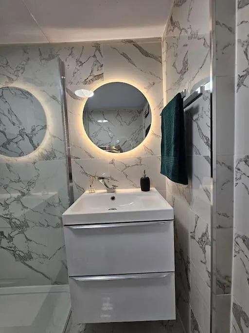 Comfortable Two Bedroom Flat Brighton