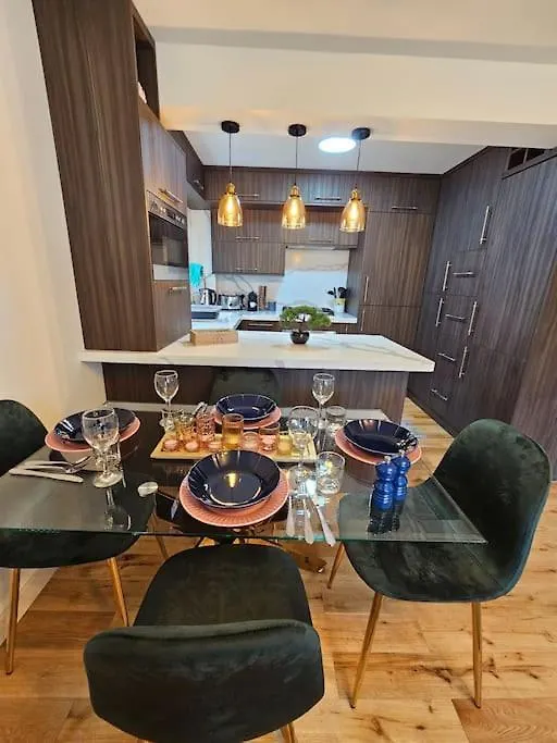 Comfortable Two Bedroom Flat location