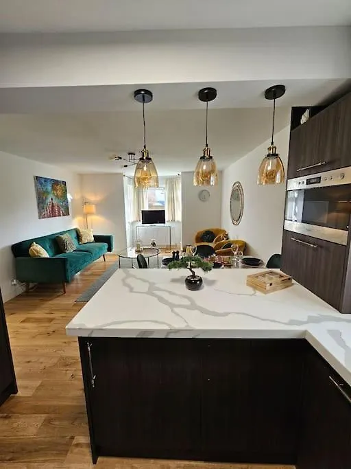 Comfortable Two Bedroom Flat Brighton