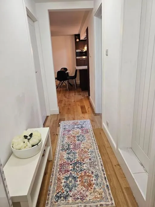 Comfortable Two Bedroom Flat Hove Appartamento