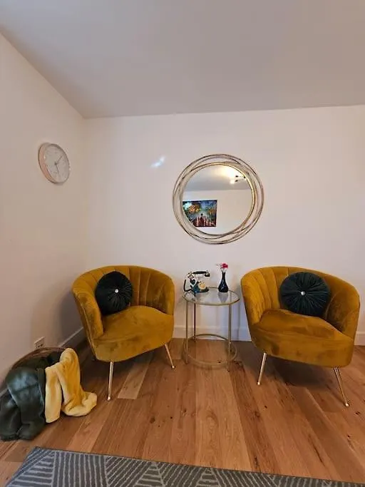 Apartment Comfortable Two Bedroom Flat Brighton